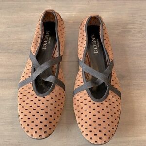 Sesto Meucci brown and black leather flats with elastic straps size 8.5-9